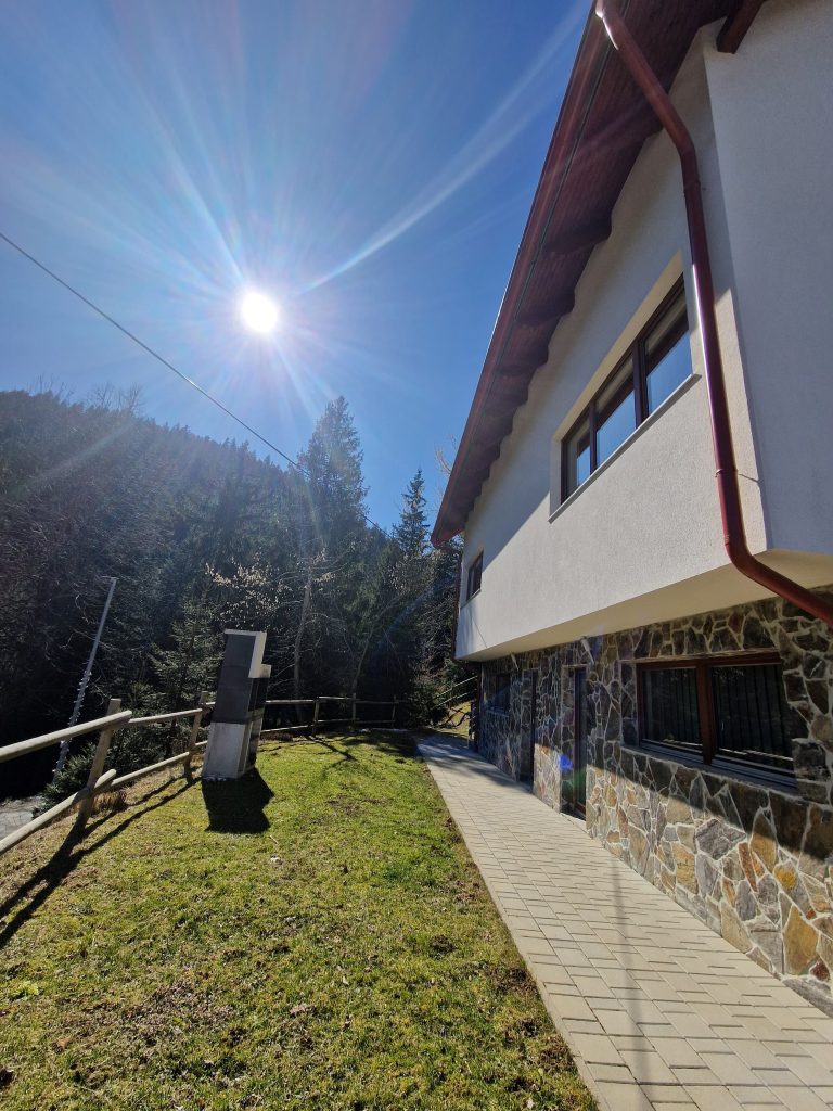 The apartment house is located in the heart of nature, with an outdoor grill available.