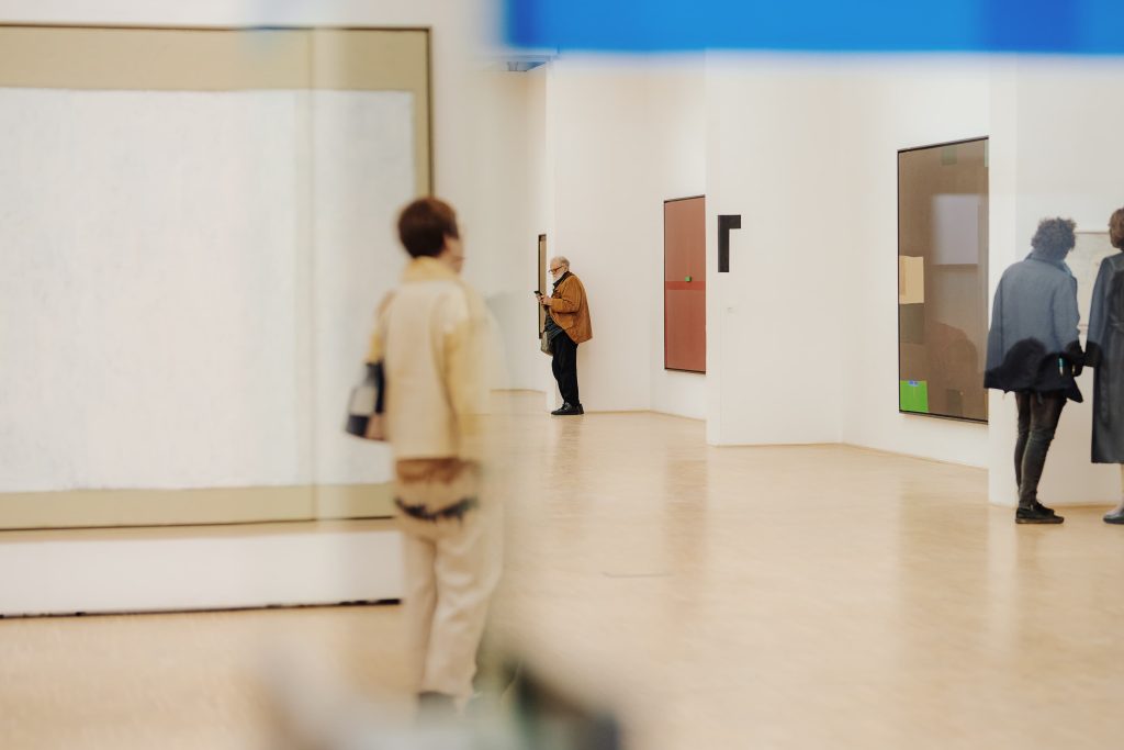 Bogdan Borčić's exhibition Intertwined Sequences reveals a world of abstraction, colors, shapes, and sophisticated artistic connections.