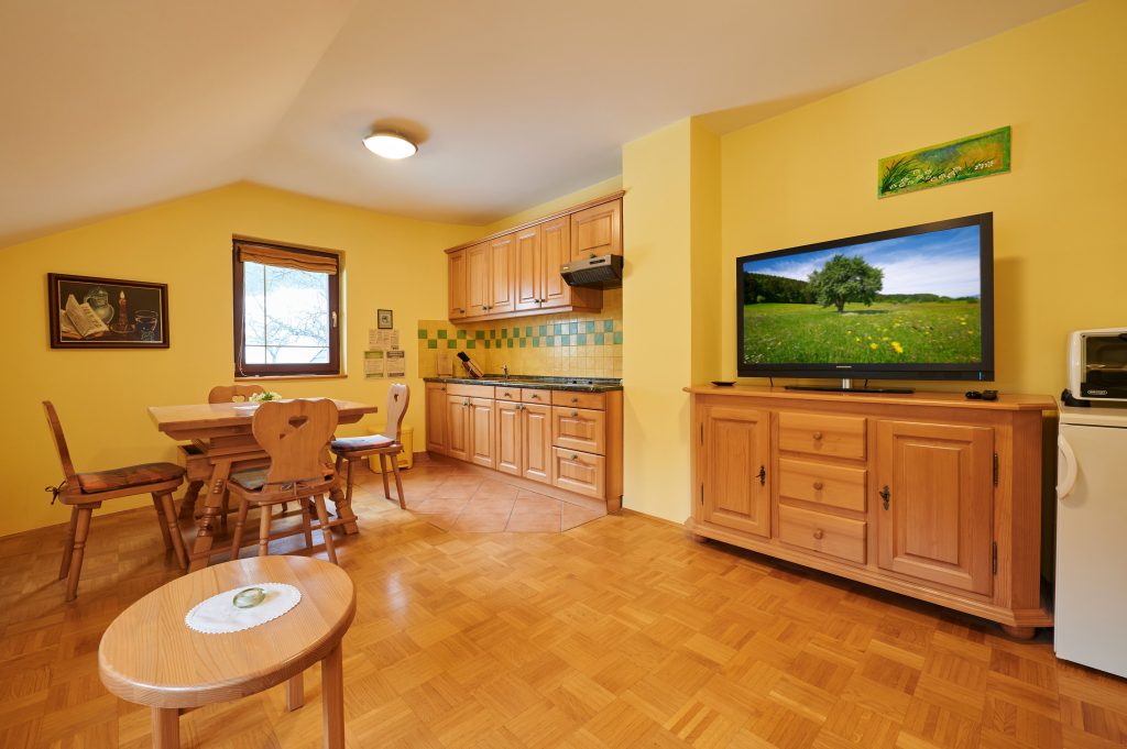A pleasant and homely furnished apartment with a wooden kitchen, dining area, and living room.