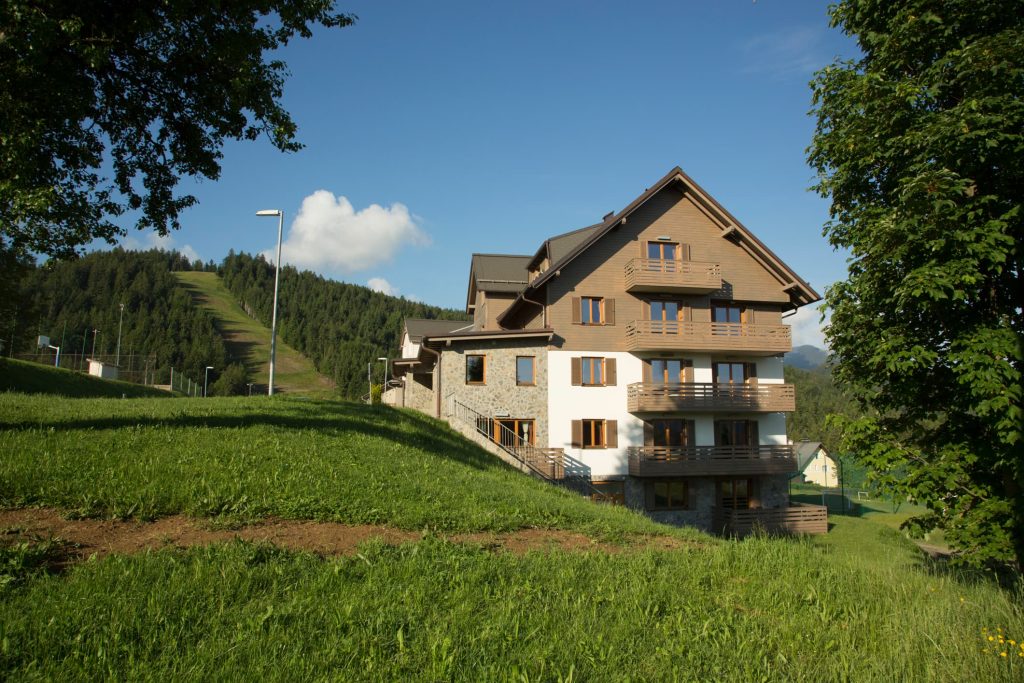 A partially wooden apartment building by the Ribnica ski resort.