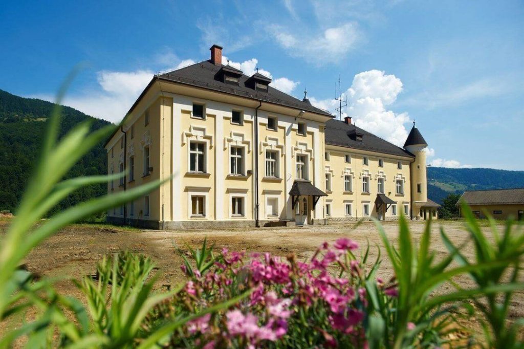Bukovje Manor is a valuable gem of cultural heritage, where history, architecture, and the natural environment intertwine to create a space for cultural experiences, events, and gatherings.