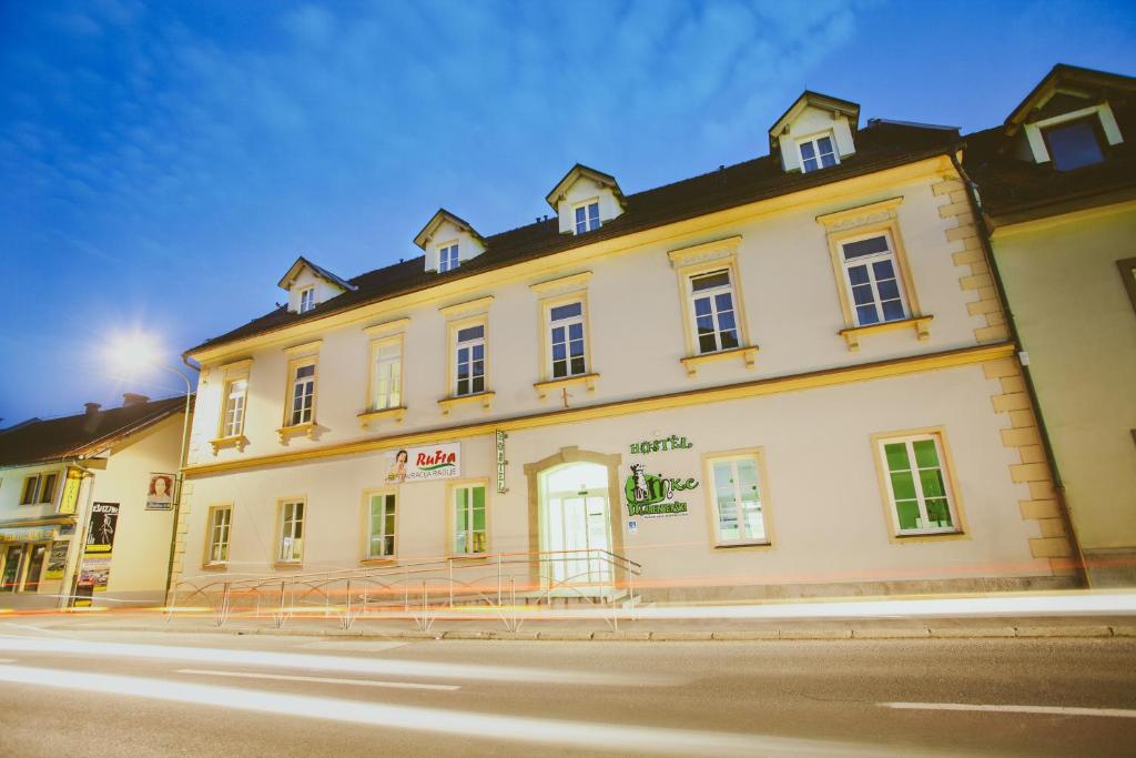 Hostel Marnberg – a friendly stopover in the center of Radlje ob Dravi for travelers, cyclists, and all who wish to explore the Drava Valley.