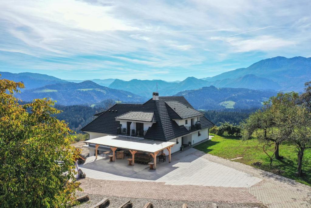 Vrhunska butična vila s panoramskim razgledom.