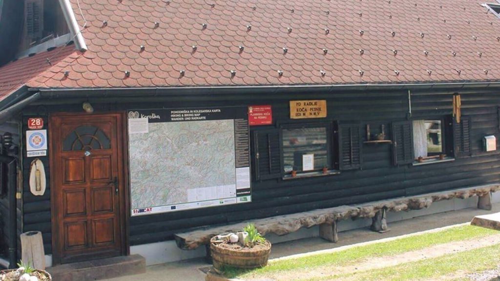 Pesnik Lodge