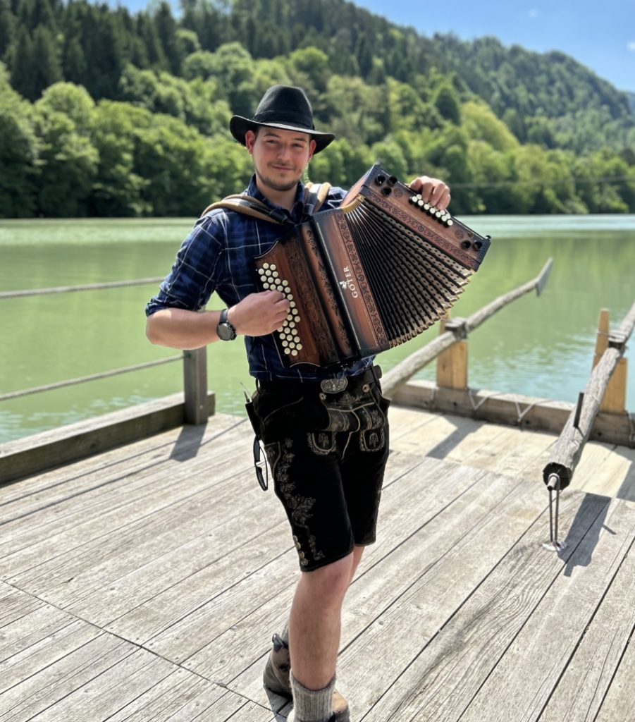The Carinthian Rafters bring the tradition to life with cruising, music, and an authentic Carinthian atmosphere.