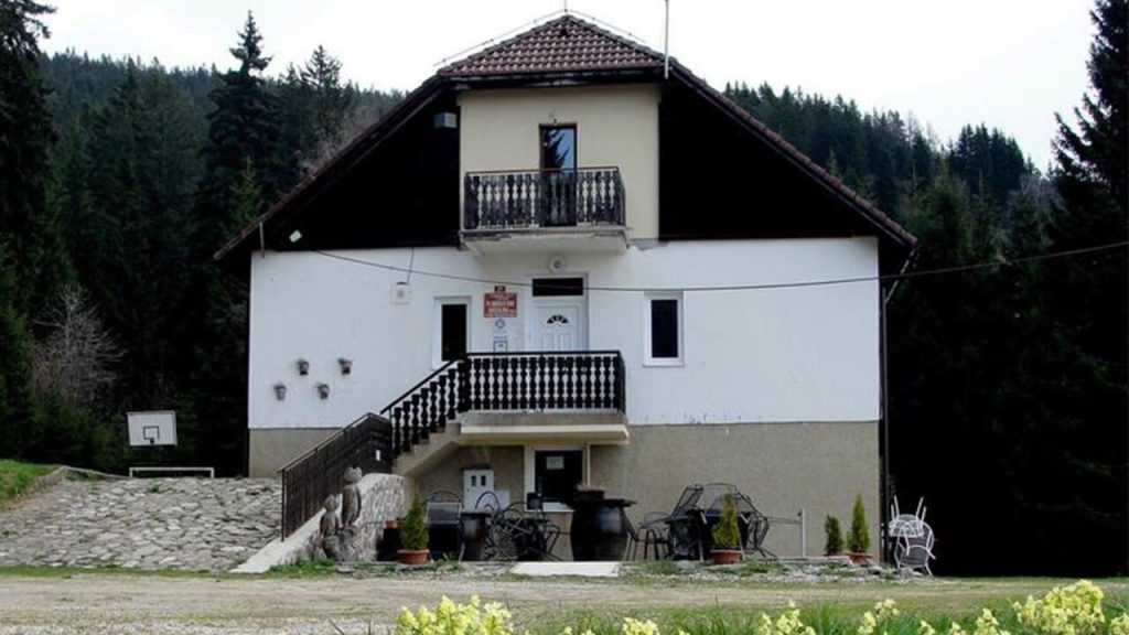 A pleasant mountain stop on the plateau below Košenjak.
