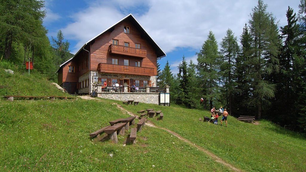 Dom na Peci Mountain Hut