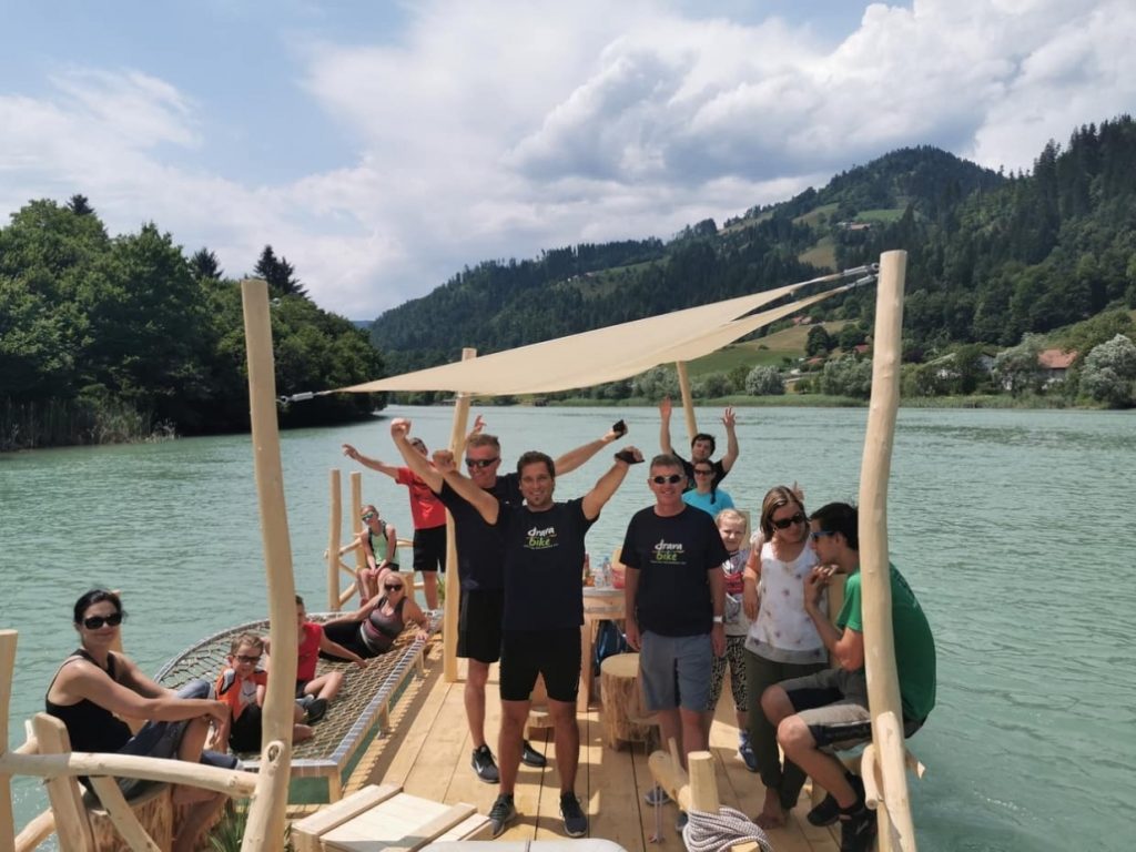 An experience on the Drava that brings to life the rich rafting tradition and the stories of former rafters.
