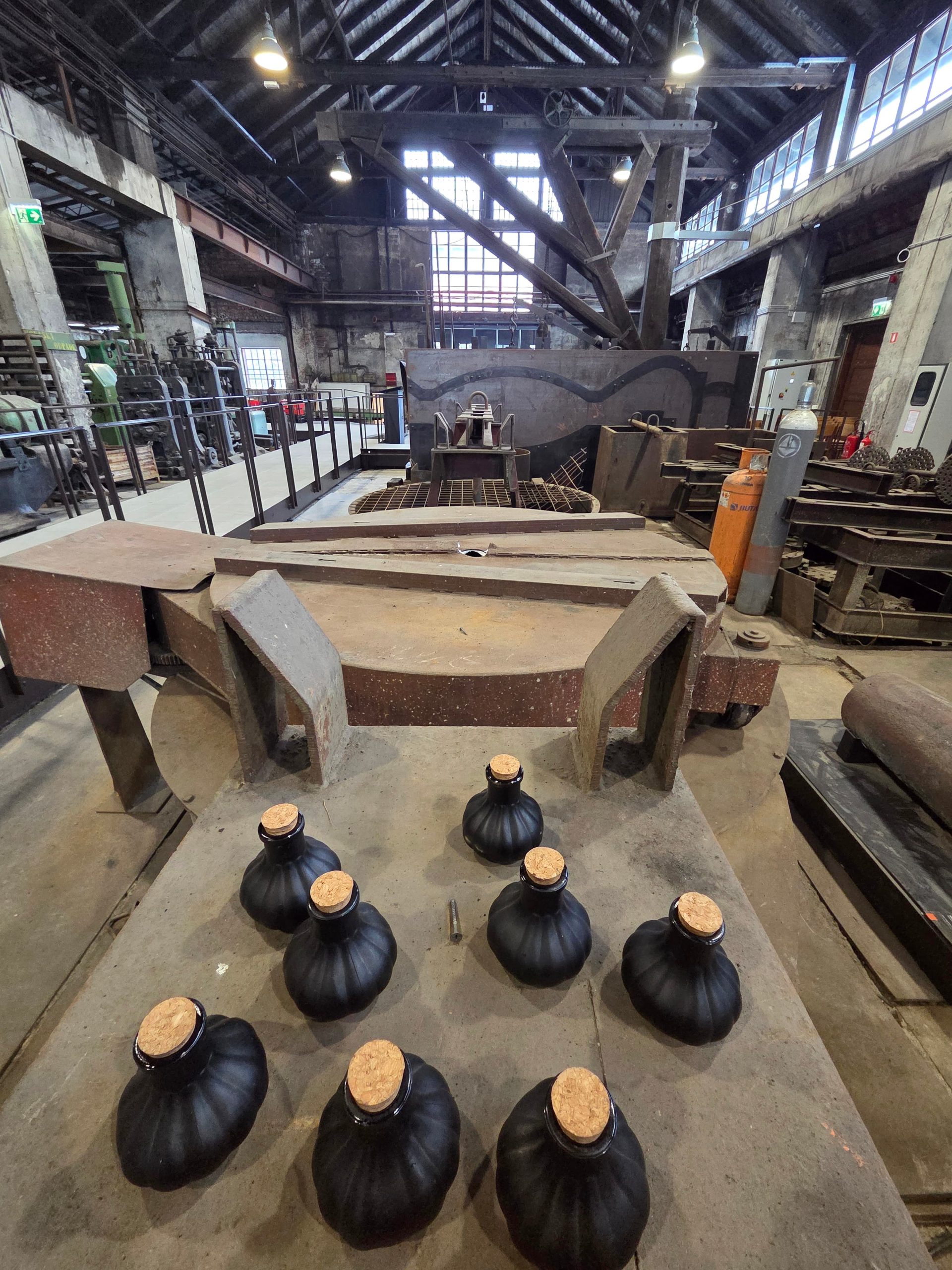 Large industrial hall with preserved machinery and equipment that testify to the rich ironworking tradition of the area.