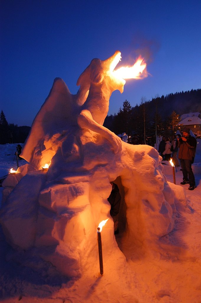 A very special atmosphere is created in the evening glow of candles.