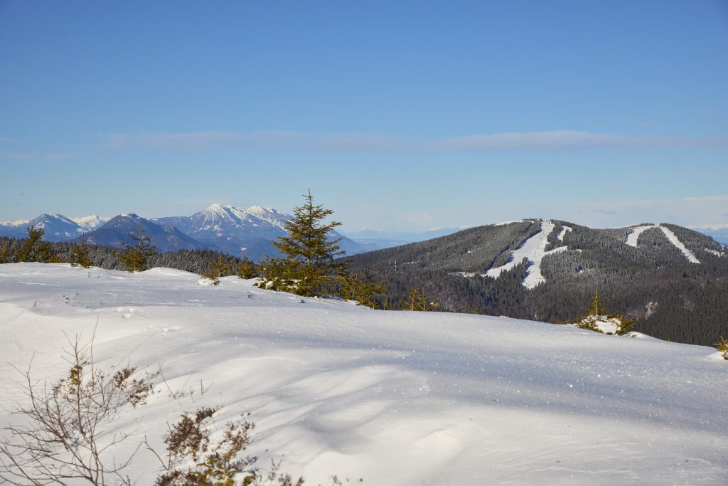 Winter view of a snow-covered plateau.