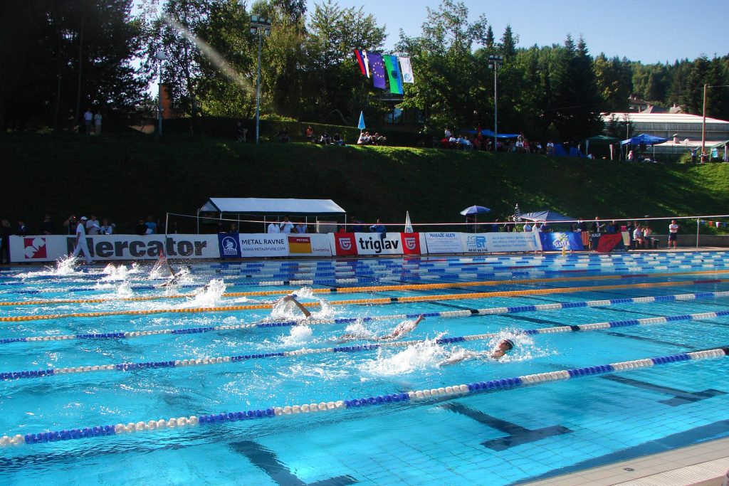 Plavalni trening v ravenskem bazenu.