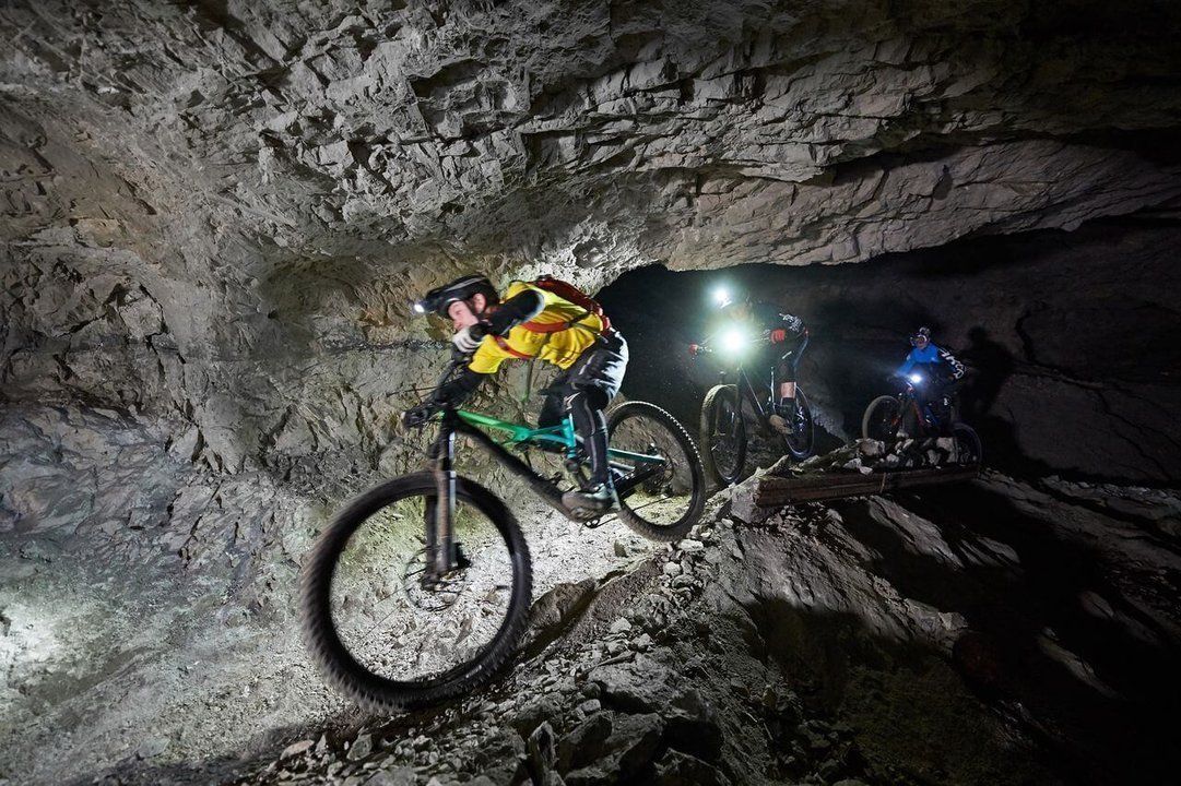 An adrenaline mountain bike descent through the abandoned tunnels of the Peca Underworld.